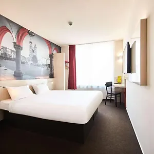 Centrum 2*, Cracovia Polonia