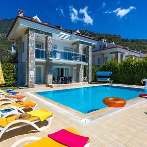 Yasam Park Rena Villalari Oeluedeniz Villa Fethiye